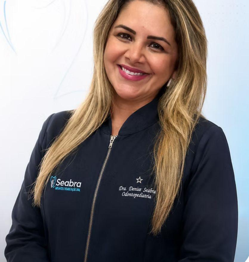 Dra. Denise Seabra, odontopediatra em Fortaleza